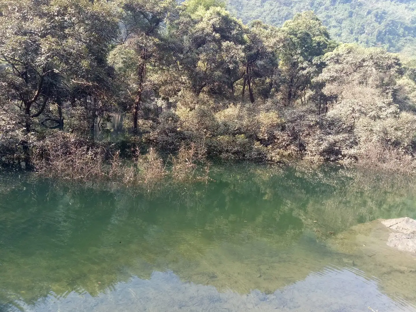 Khoang Săm - Hồ giữa Rừng ở Vân Sơn